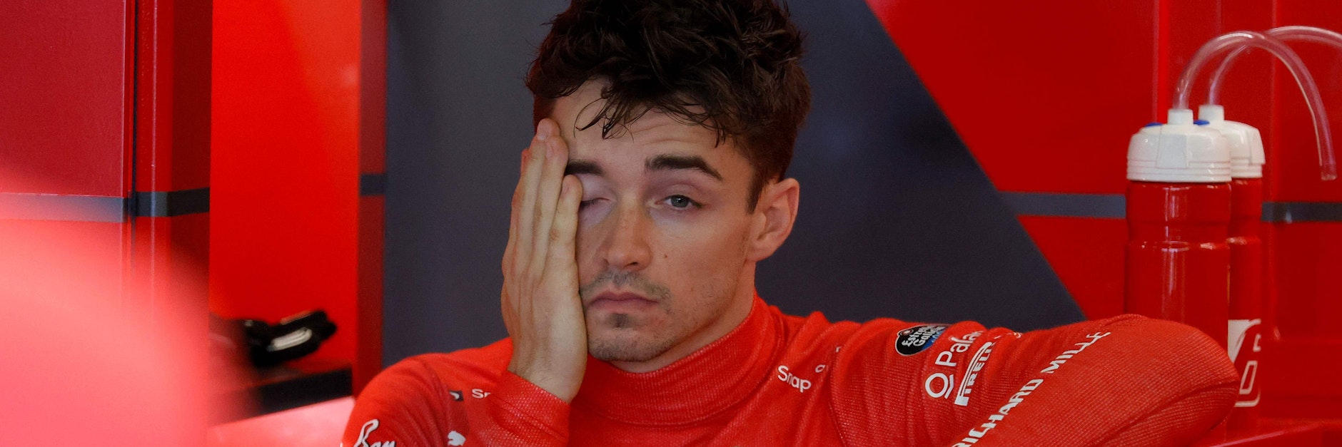Au Backe! Ferrari-Star Charles Leclerc wurde in Italien von Fans seine Rolex-Luxusuhr im Wert von 310.000 Euro geklaut.