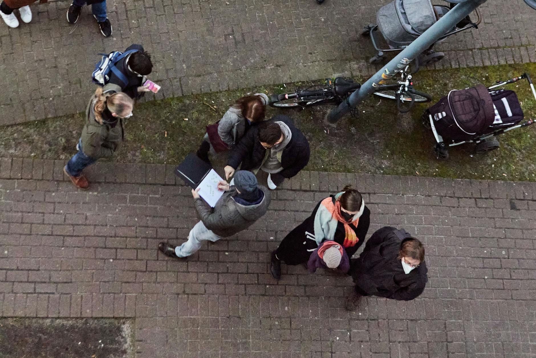 Maxstraße 4F in Berlin-Wedding: 656 Anfragen bei Immoscout, 45 Bewerber bei der Besichtigung. Die Berliner Zeitung hat selbst eine Wohnung vermietet und dabei in den Abgrund des Berliner Mietwahnsinns geblickt.