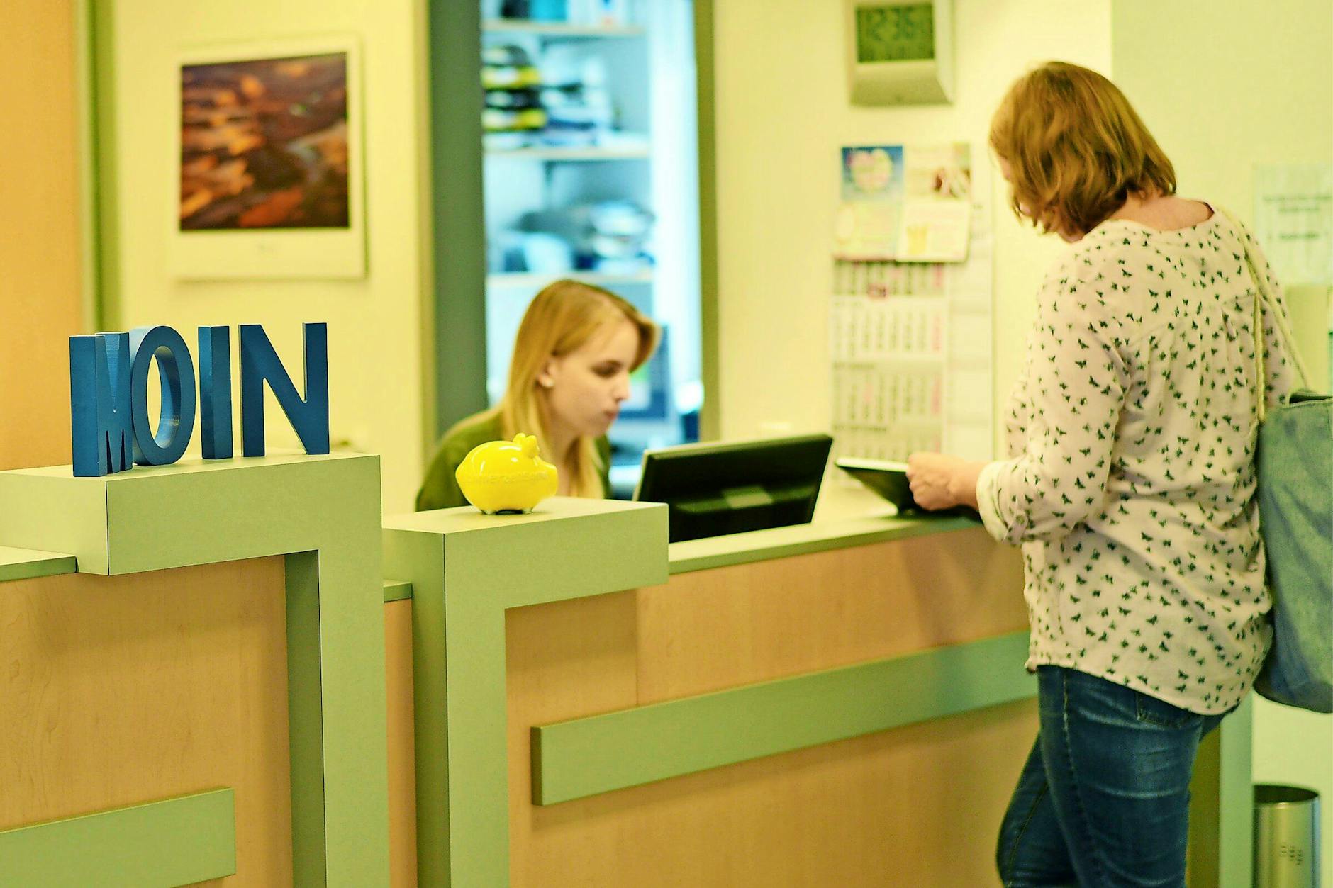 Wenn man als Patient dringend einen Termin bei einem Facharzt benötigt, kann es von Vorteil sein, wenn man privat krankenversichert ist.