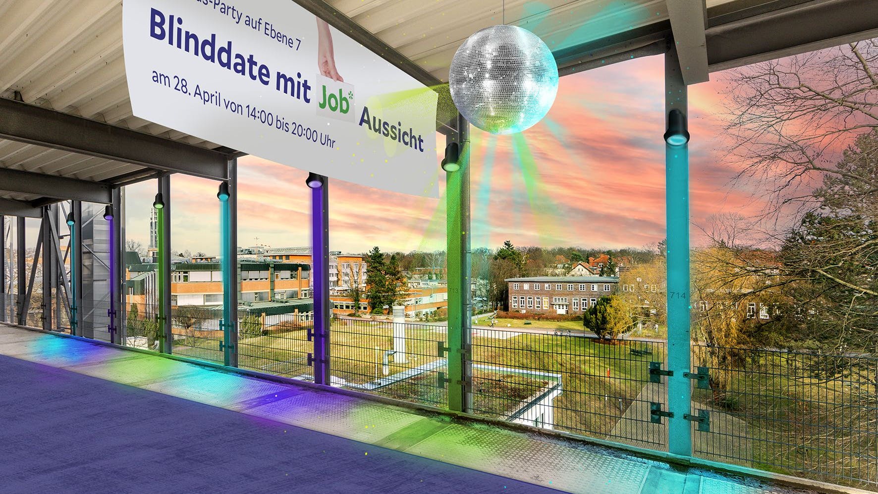 Parkdeck als Partylocation: das Klinikum Emil von Behring aus ungewöhnlicher Perspektive.