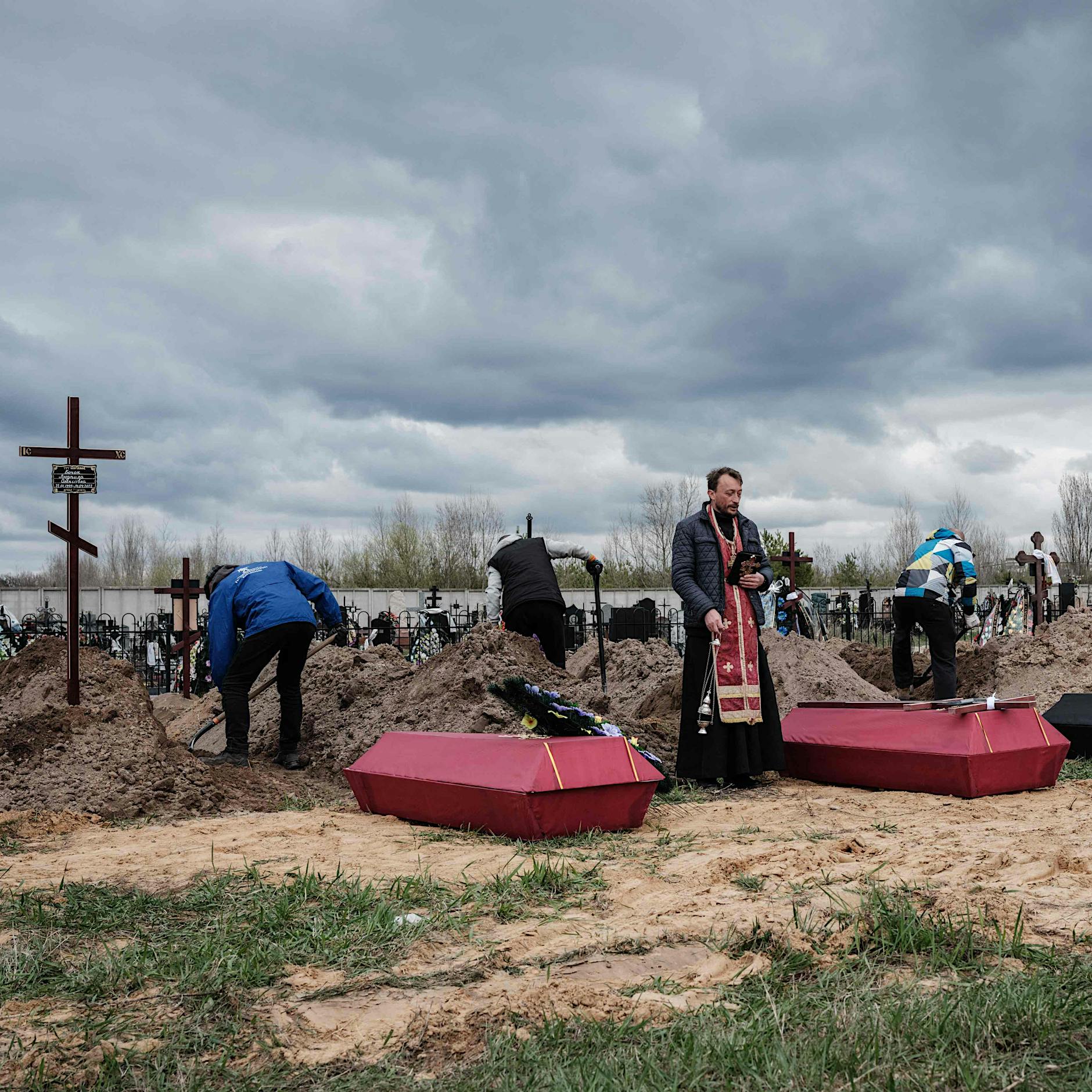 Vertreibung und Massengräber: Begeht Russland in der Ukraine einen Völkermord?