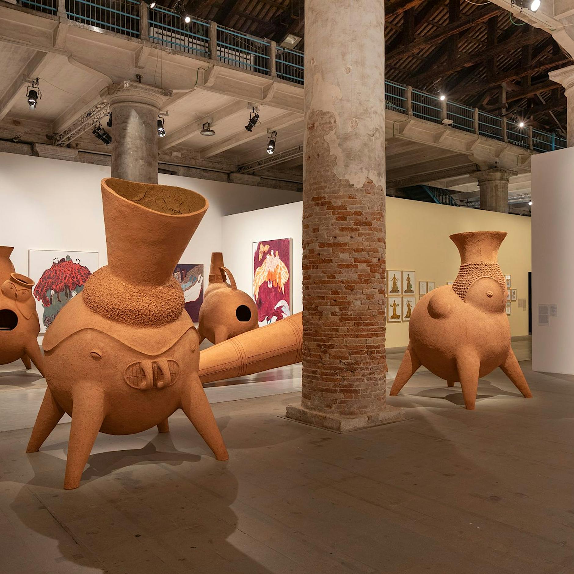 Surrealismus, Feminismus, Kriegskritik: Die Biennale in Venedig ist zurück!