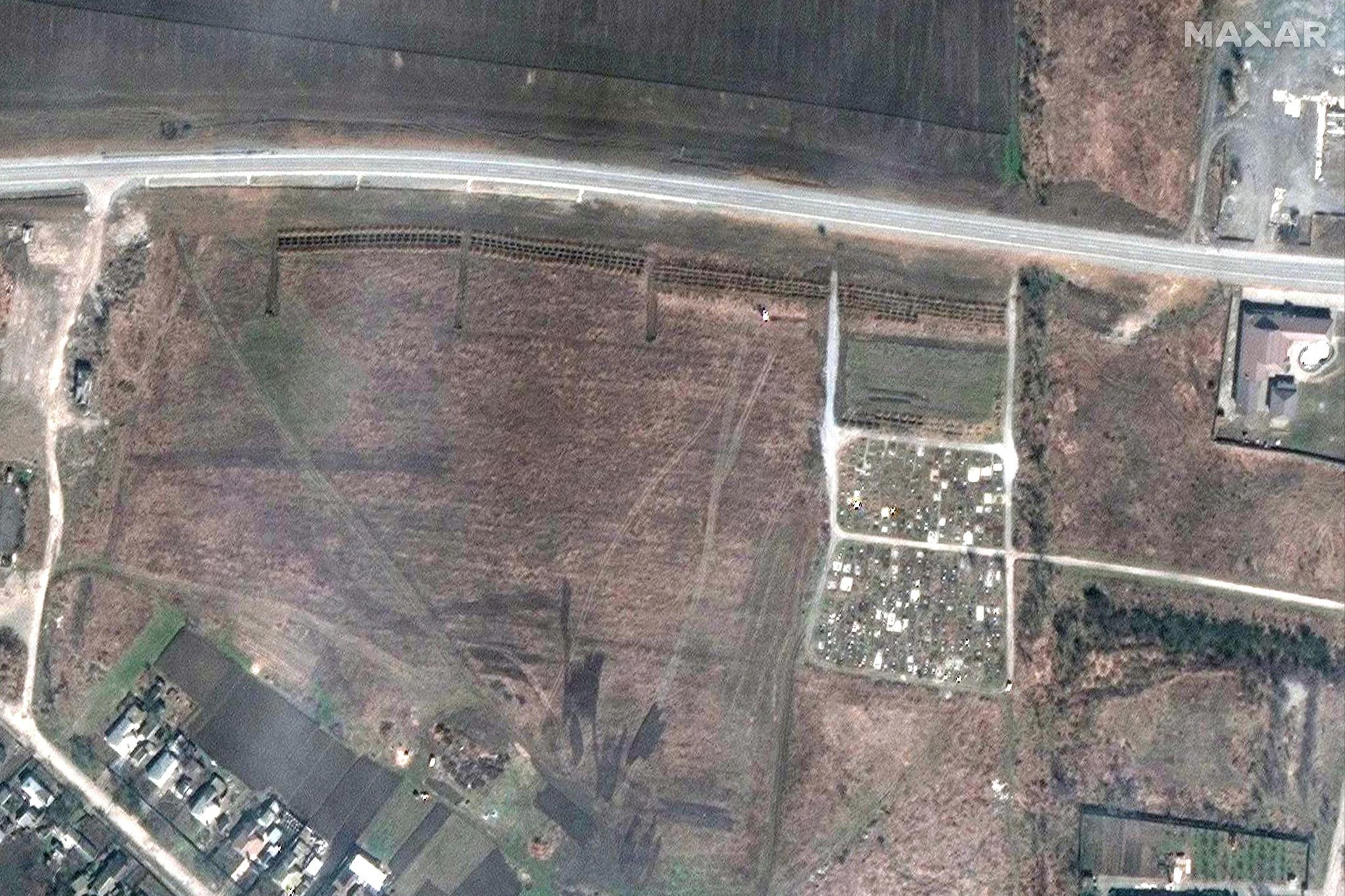 Satellitenbild: Mutmaßliches Massengrab nahe Mariupol.