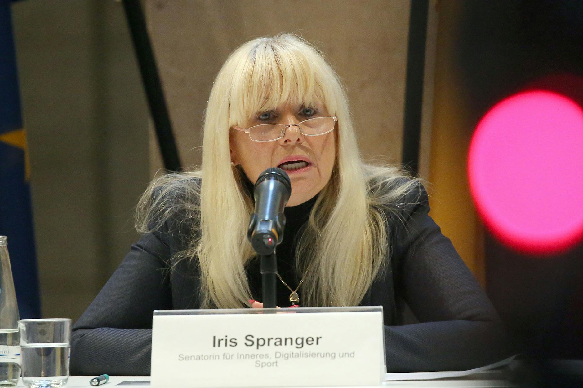 Iris Spranger (SPD), Innensenatorin von Berlin, beantwortet Fragen zur Kriminalitätsstatistik.