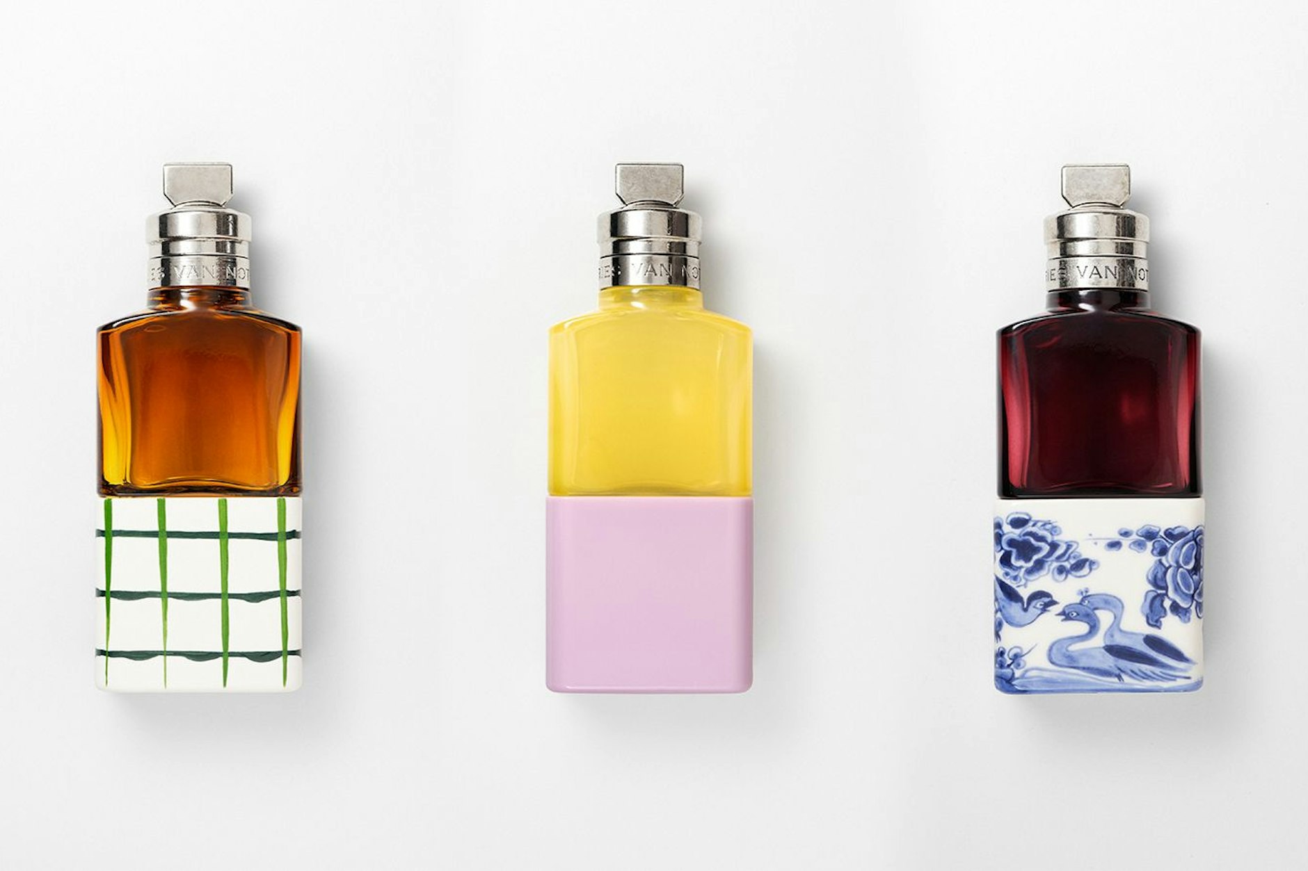 Karos, Farbmix, Delfter Porzellan: Jeder Duft im eklektischen Flakon kostet 220 Euro.