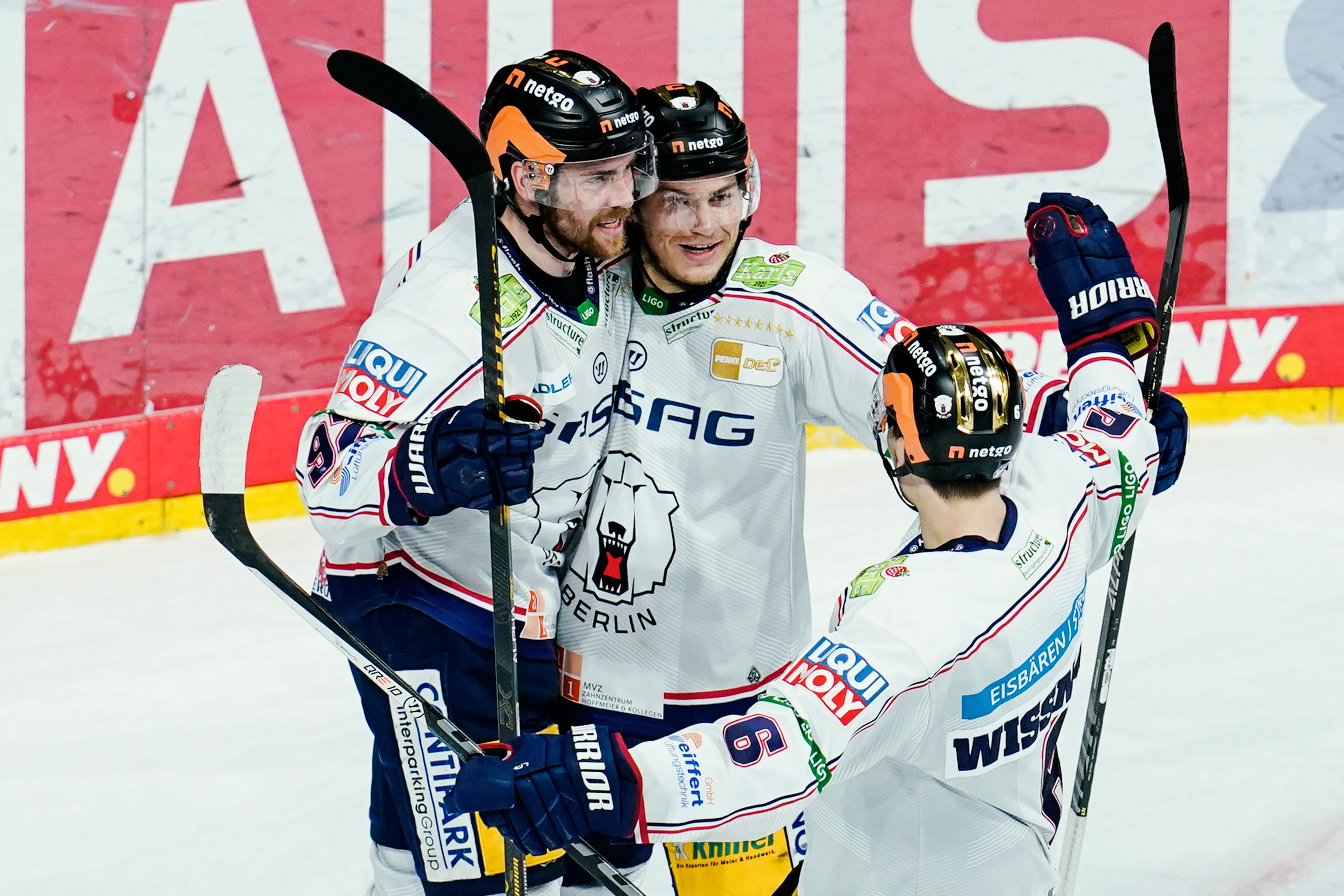 6:3 in Mannheim! Eisbären machen Riesenschritt in Richtung Finale