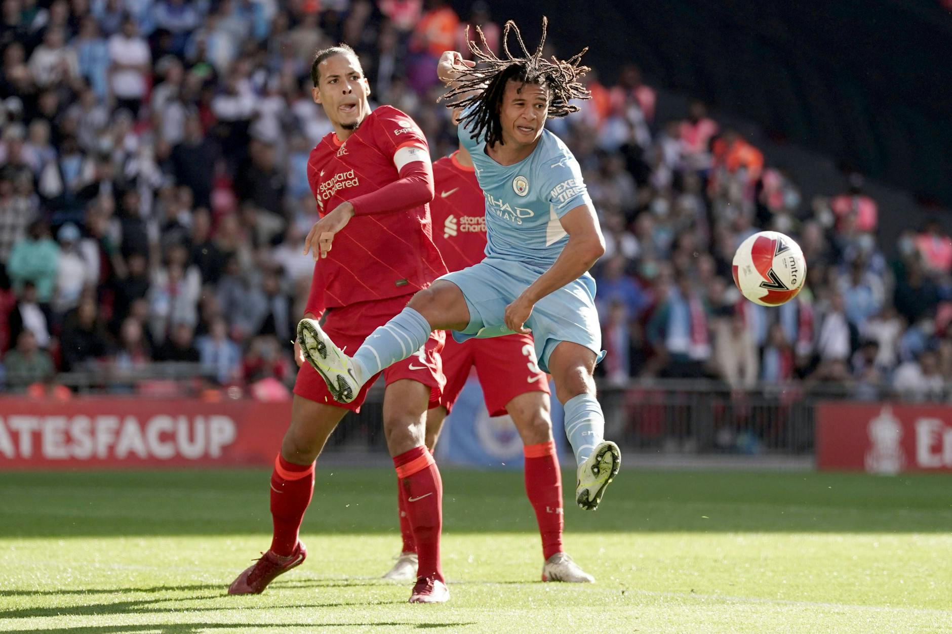 Im Fußball regiert das Geld. In Deutschland könnte es mehr sein.