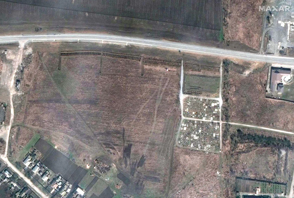 Massengrab nahe Mariupol entdeckt: Haben die russischen Truppen hier 9000 Zivilisten verscharrt?