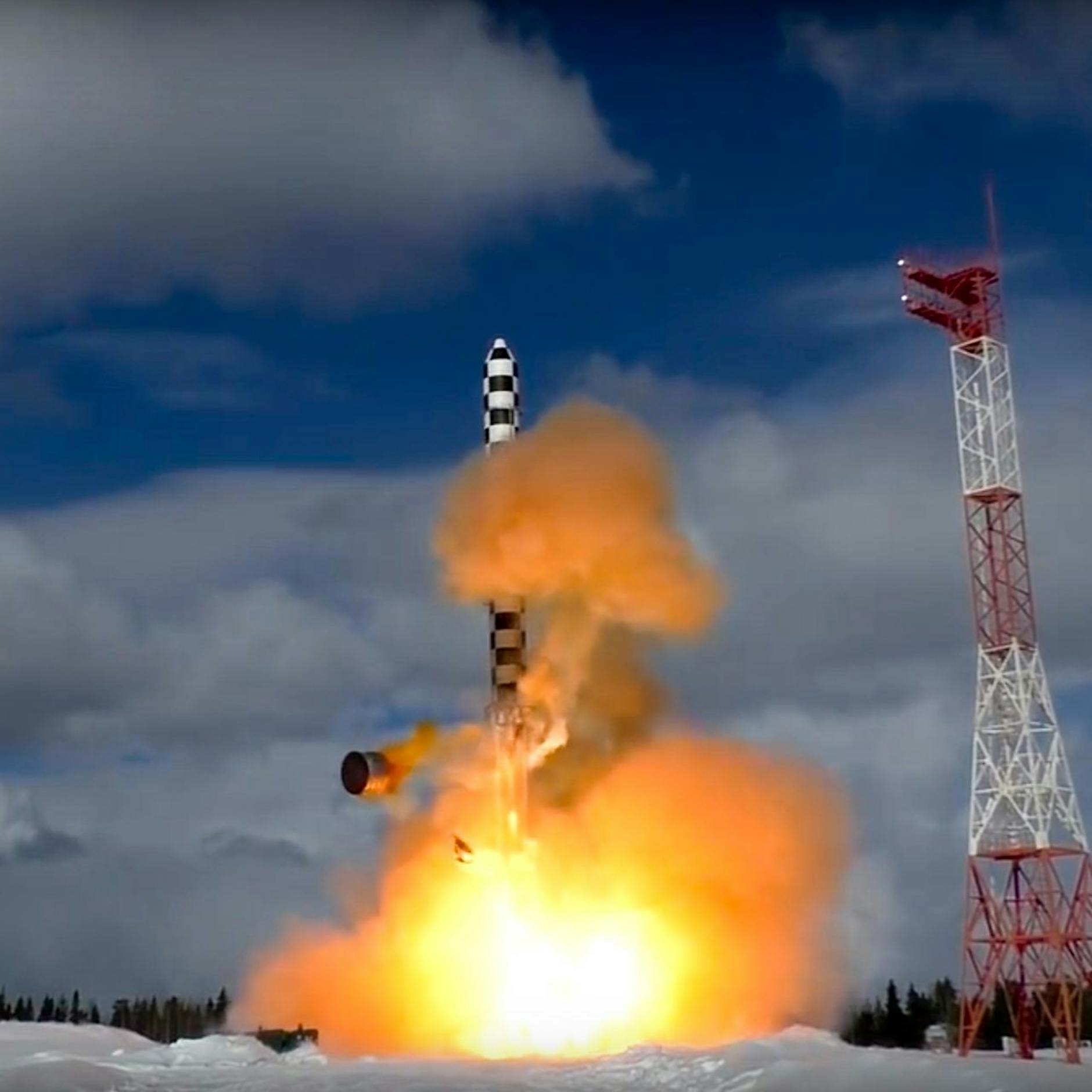 Russisches Staatsfernsehen witzelt über Atomschlag gegen USA: „Ganz New York wäre weg – mit einer einzigen Rakete, höhöhö...“