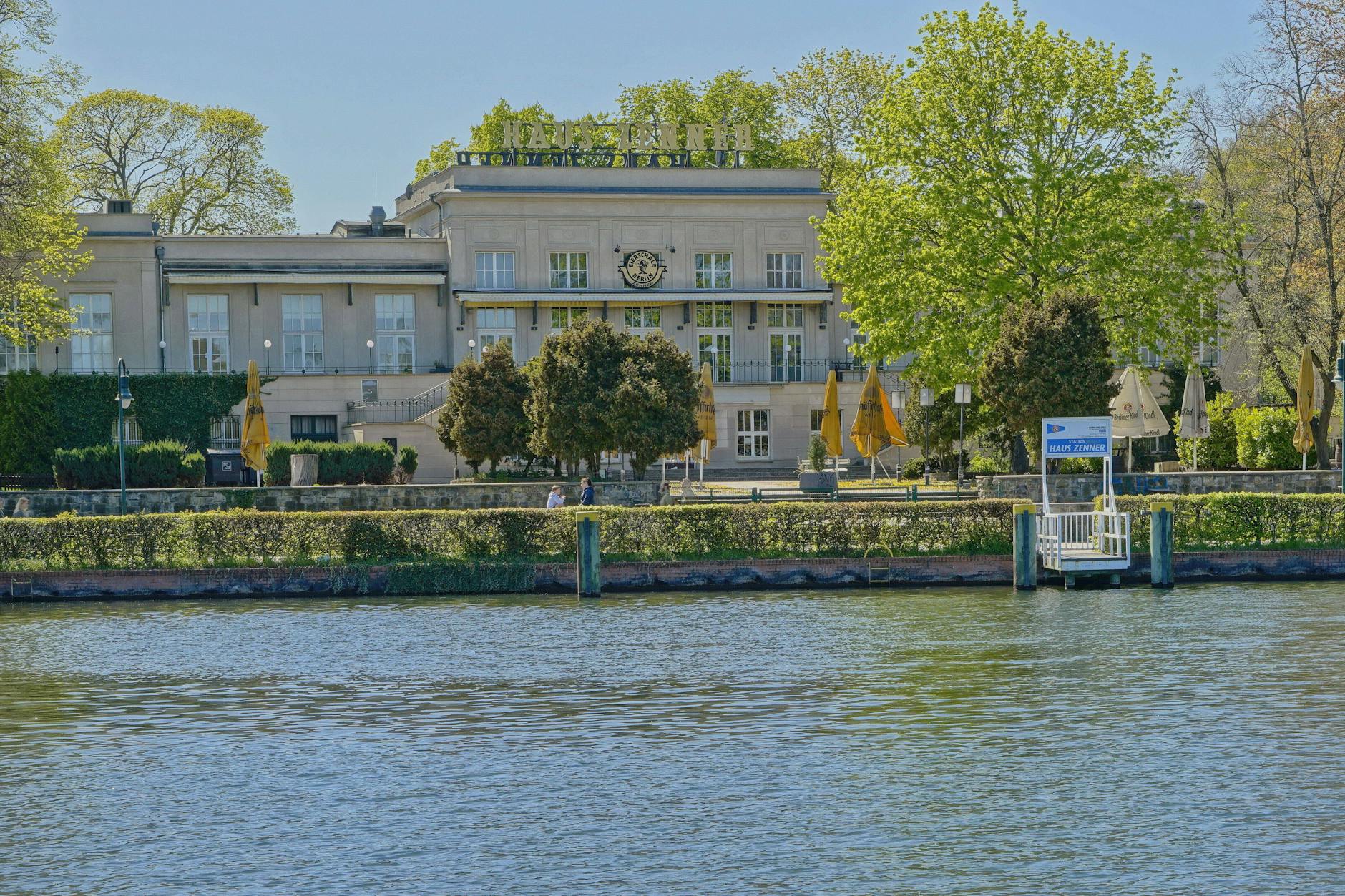 Das Haus Zenner im Treptower Park in einer Archivaufnahme aus der Corona-Zeit.