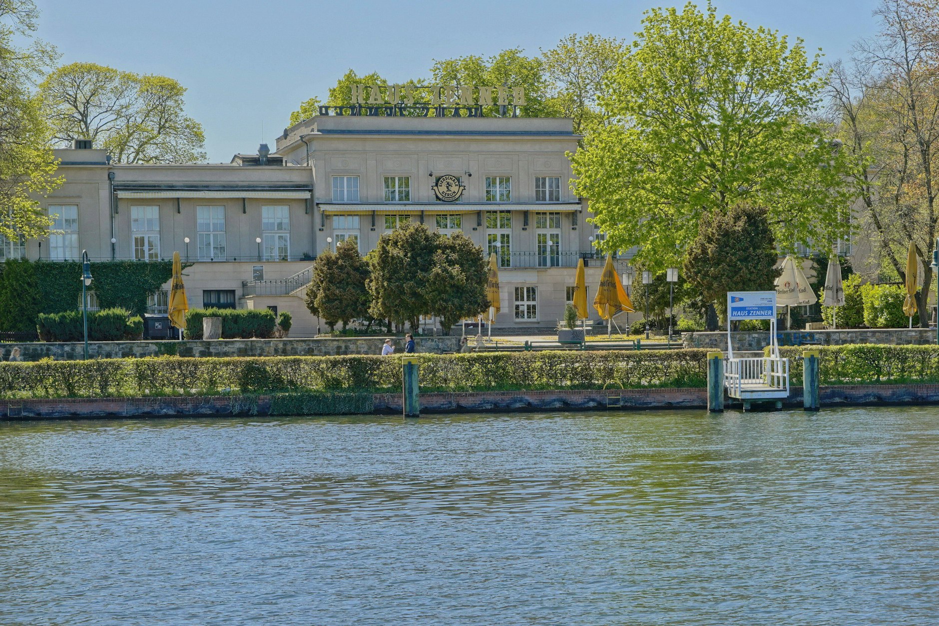 Das Haus Zenner im Treptower Park in einer Archivaufnahme aus der Corona-Zeit.