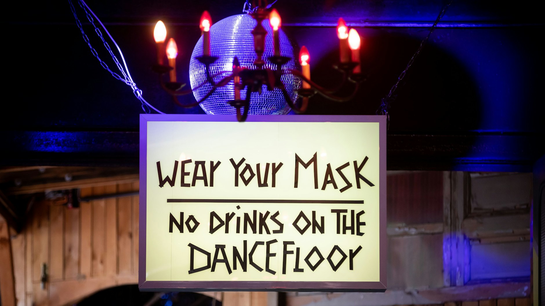 Schild am Eingang des "Ritter Butzke" in Berlin-Kreuzberg&nbsp;anlässlich eines Treffens von Vertretern der Berliner Club-, Kultur- und Veranstaltungsbranche im August 2021