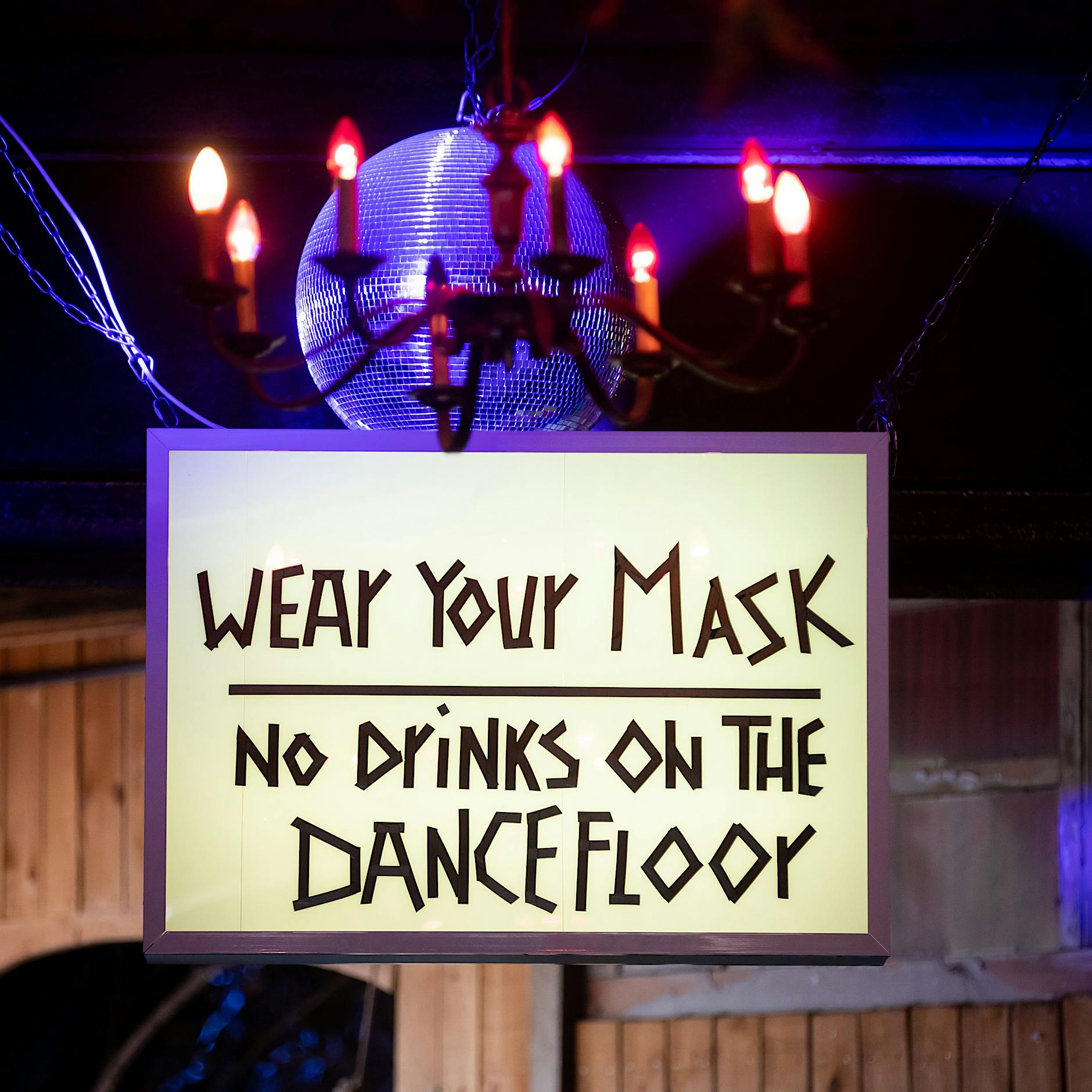 Hohe Preise, lange Schlangen und das Virus: Die Flucht vor dem Alltag wird Luxus