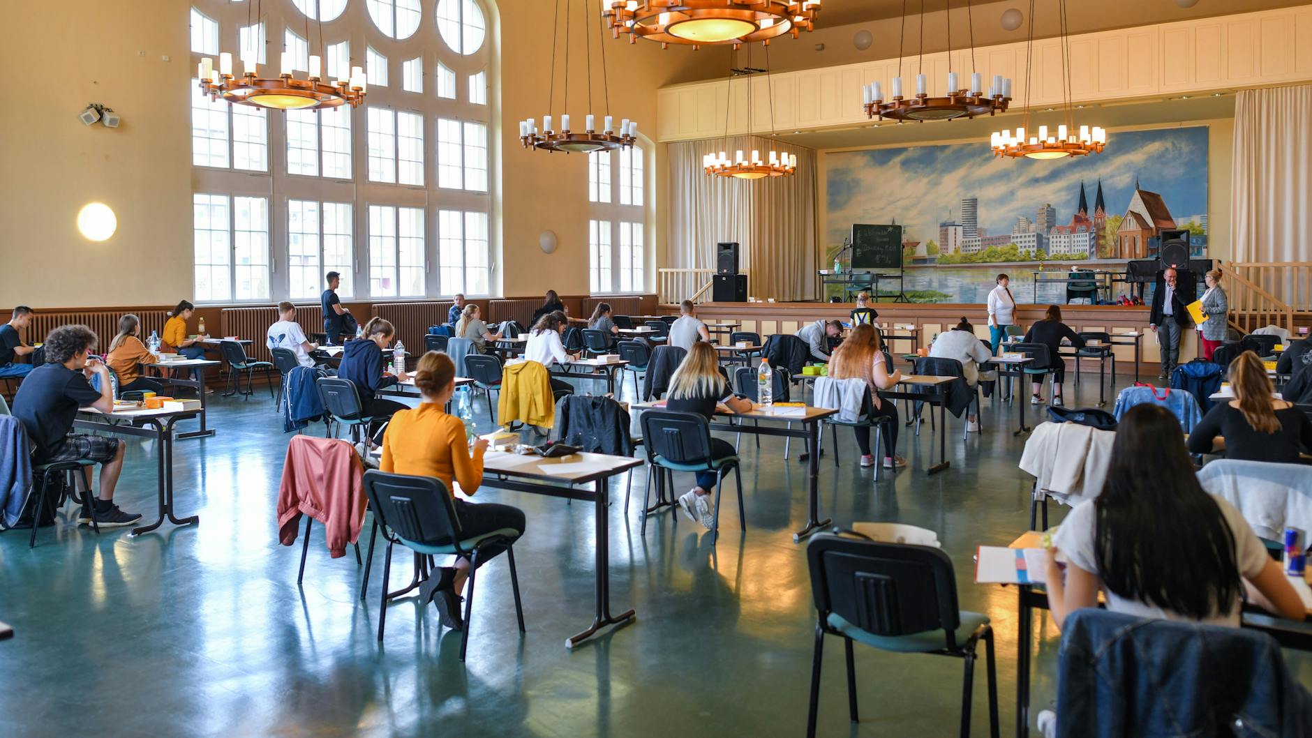 Berliner Abiturienten müssen sich jetzt in der Prüfungszeit nicht mehr testen lassen.