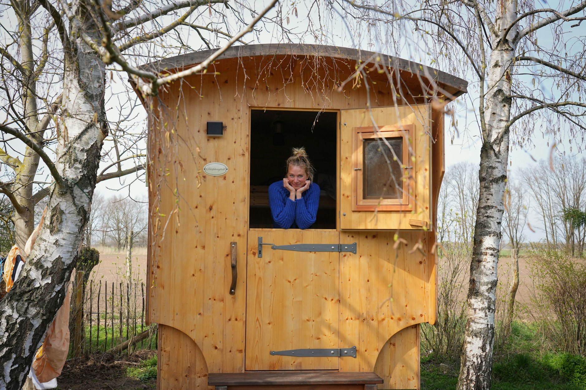 Mit einer Unterkunft im Schäferwagen lockt das Oderbruch-Dörfchen Kienitz.