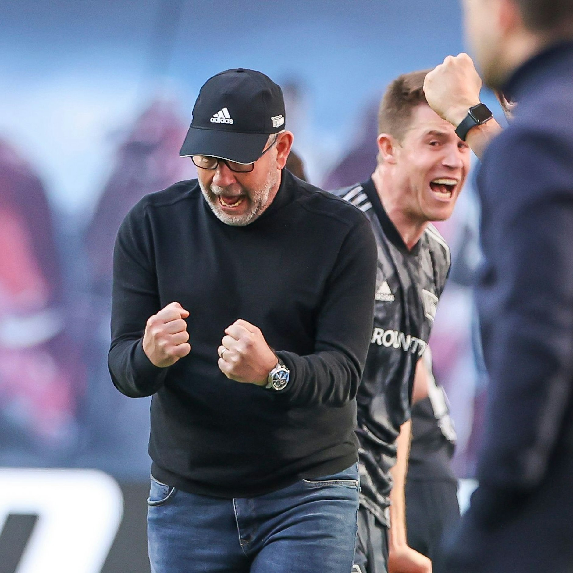 Gut gebrüllt! Unions Trainer Urs Fischer nach dem 2:1-Tor durch Kevin Behrens.