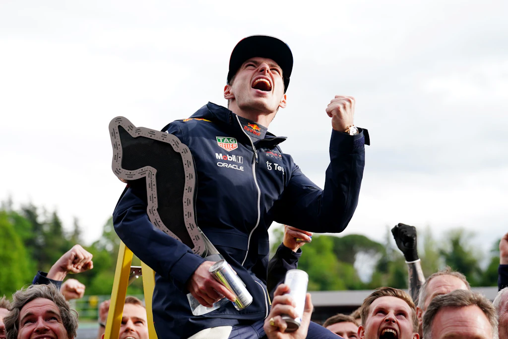 Rote Voll-Katastrophe: Max Verstappen dominiert in Ferrari-Land