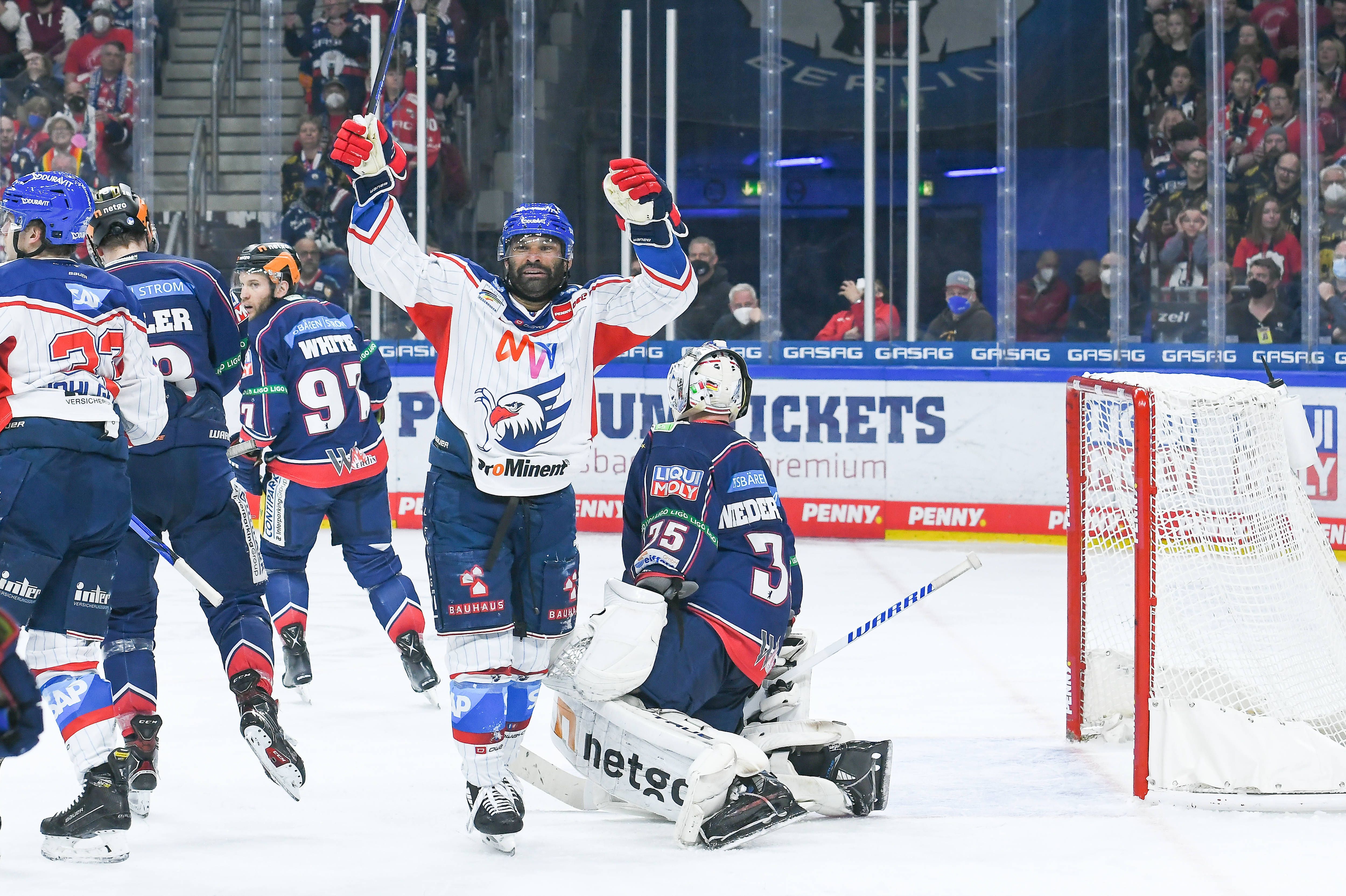Image - 3:5! Eisbären vergeben gegen Mannheim den ersten Matchpuck