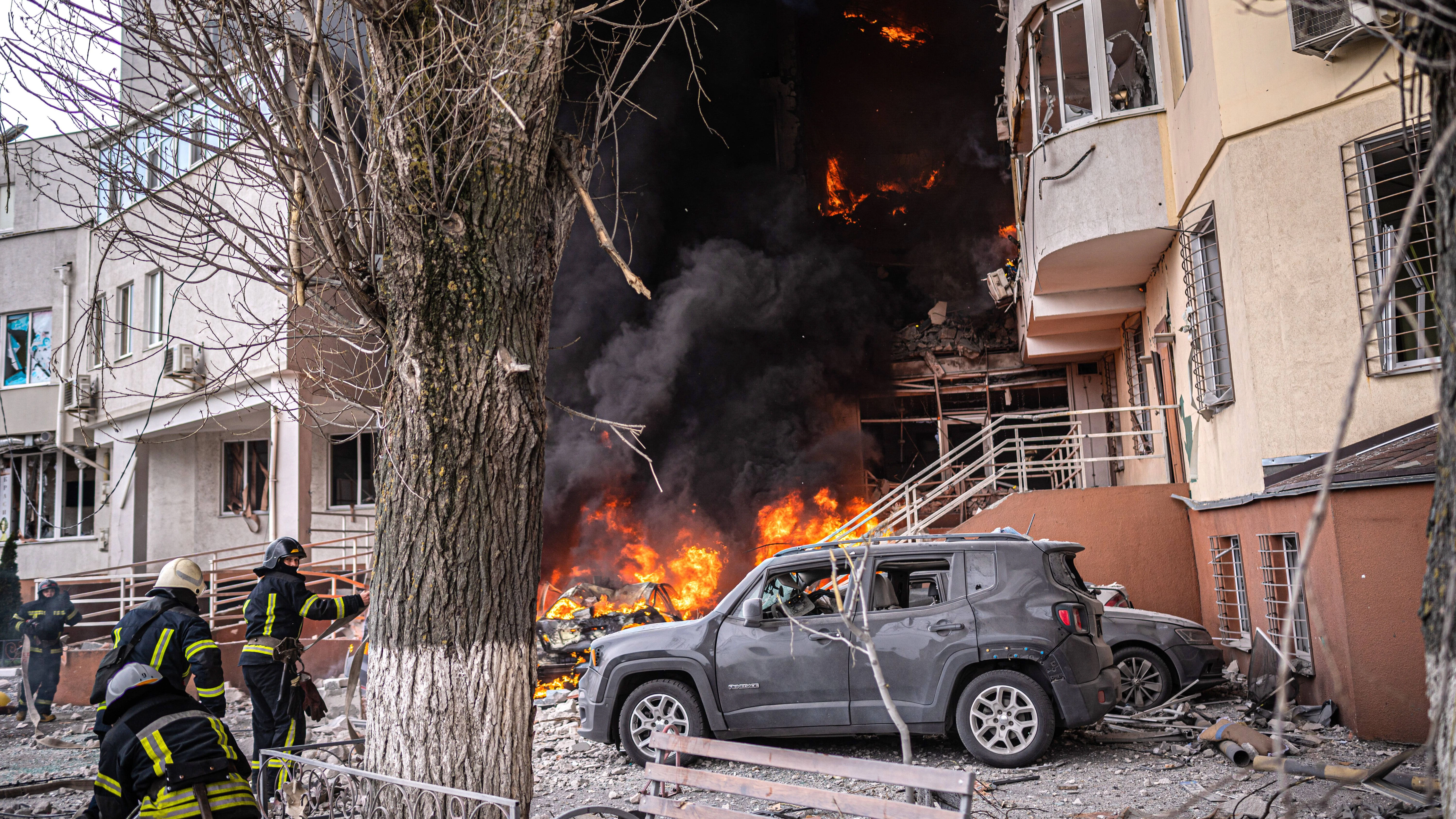 Ein Wohnhaus in Odessa wurde von einer russischen Luft-Boden-Rakete getroffen. 