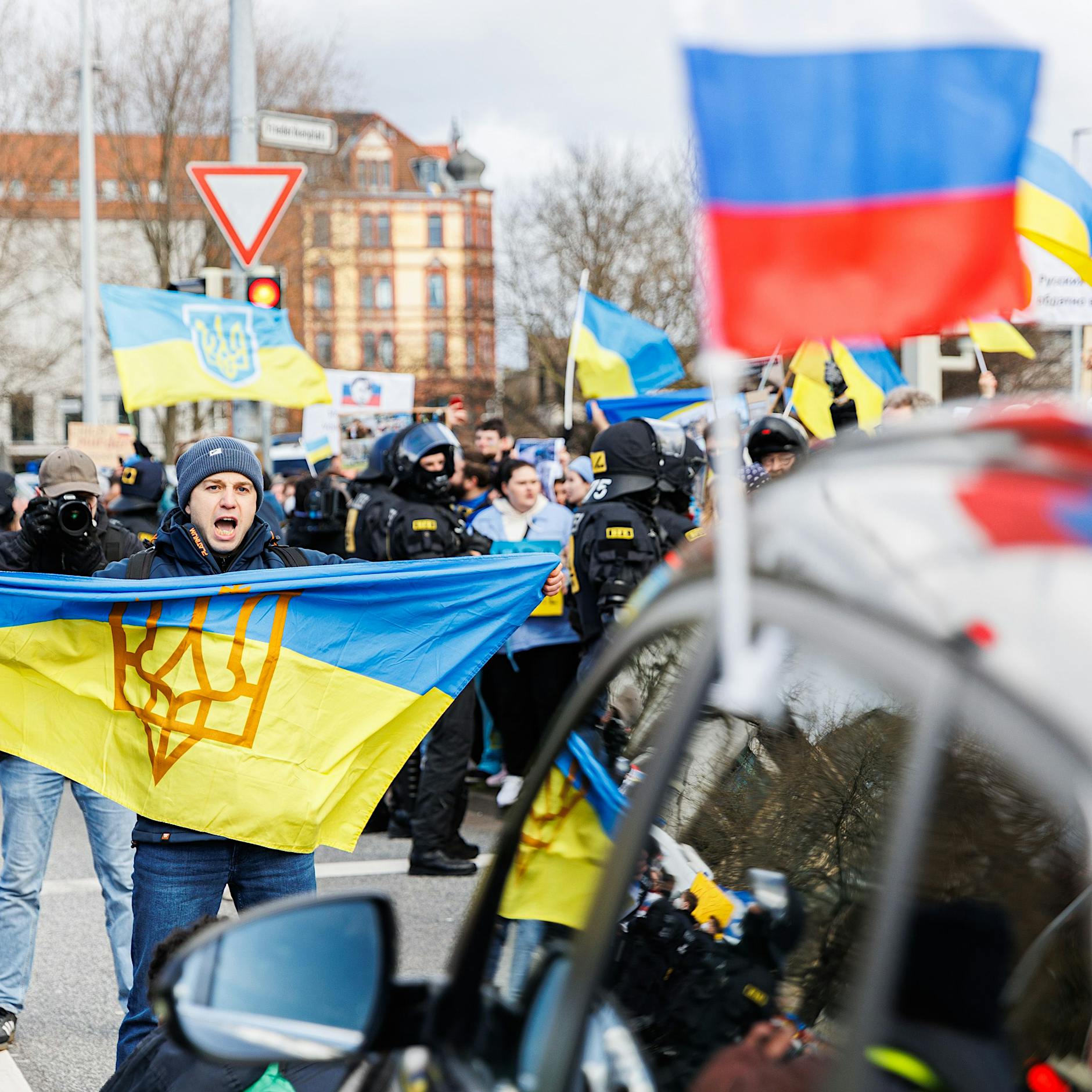 Autos wie kleine Panzer: Warum es gut ist, dass in Berlin kein Korso stattfindet