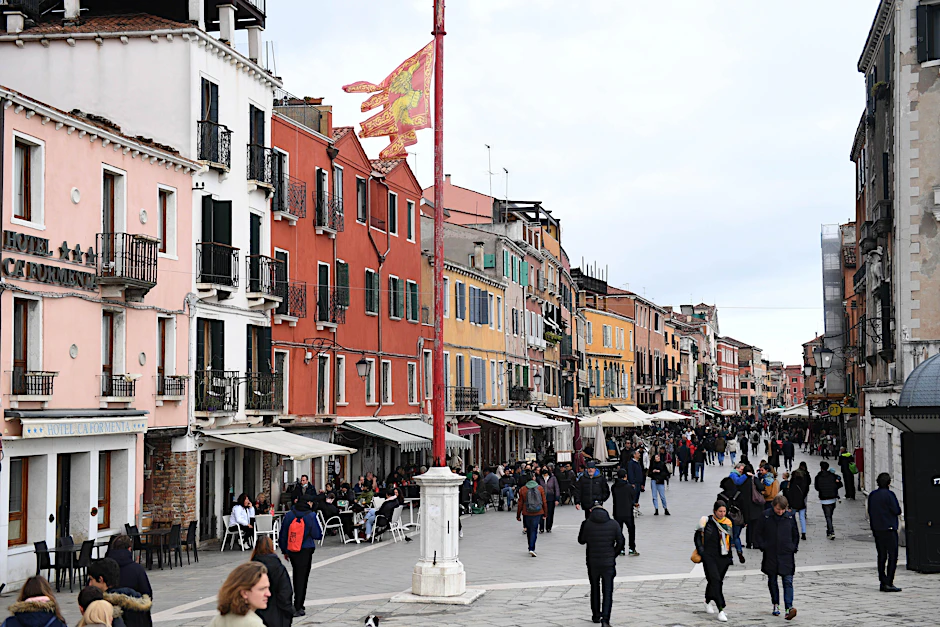 Die Via Garibaldi in Castello: Trattorien und Cafés auf einer der beliebtesten Straßen der Lagunenstadt.
