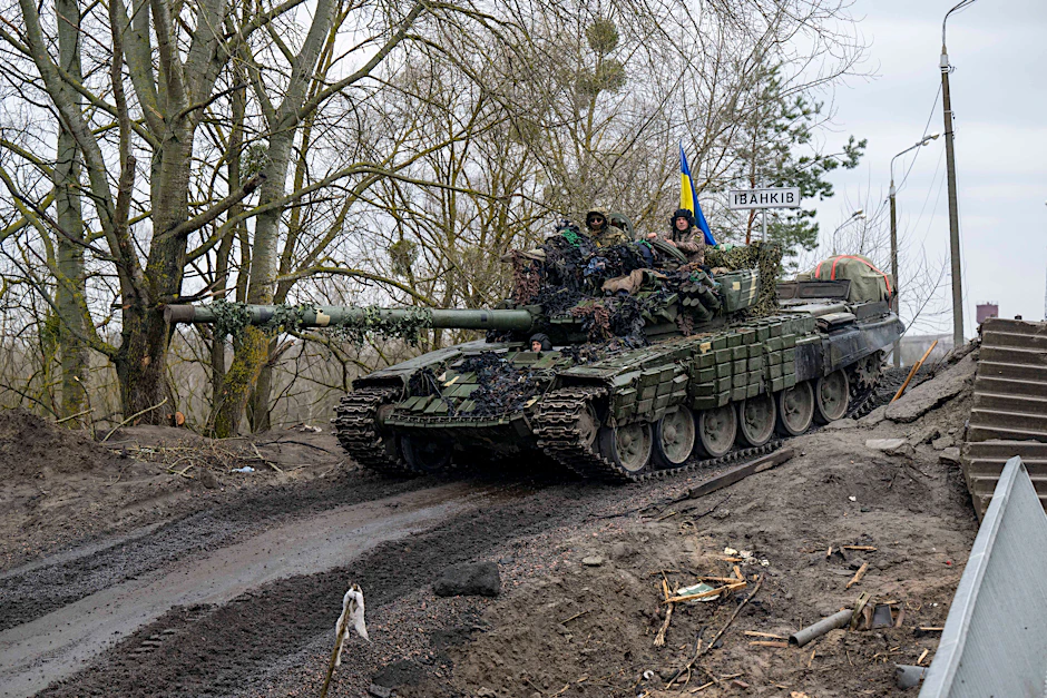 Ein ukrainischer Panzer im Kriegseinsatz
