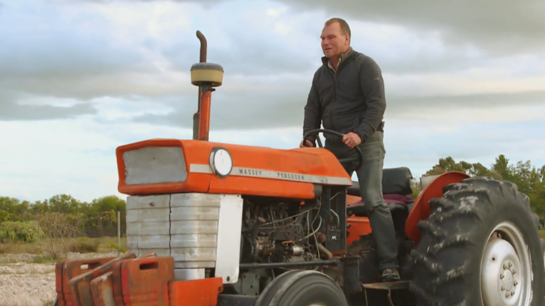 Bauer Rüdiger hat bei „Bauer sucht Frau International“ Martina (58) und Christine (51) zur Hofwoche eingeladen.