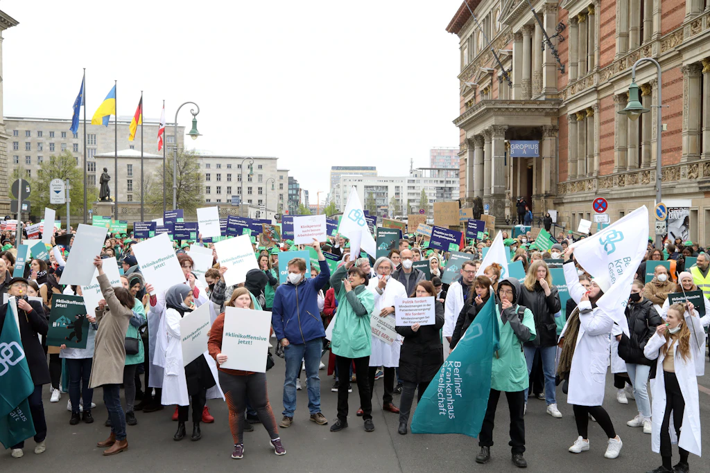Berlins Krankenhäuser demonstrieren, weil sie sich im Stich gelassen fühlen