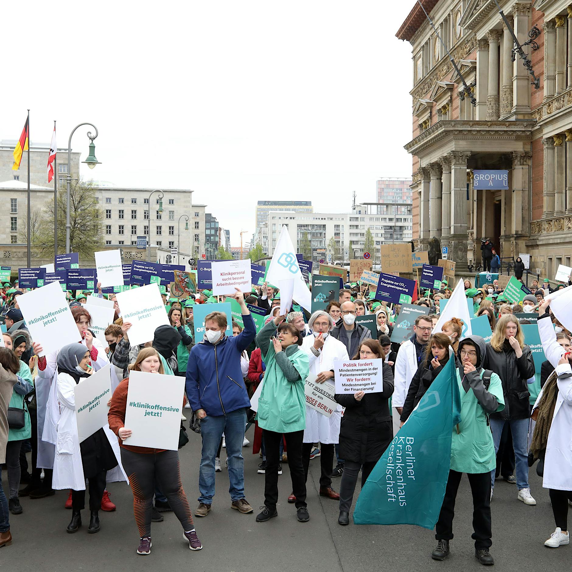 Berlins Krankenhäuser demonstrieren, weil sie sich im Stich gelassen fühlen