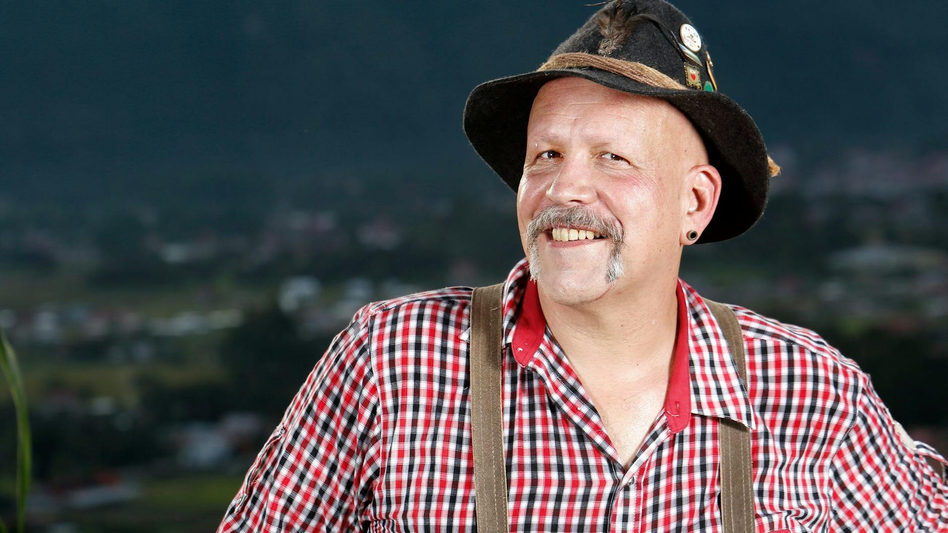 Bauer Felix aus Peru sucht bei „Bauer sucht Frau International“ eine Partnerin, mit der er sein schönes Landleben genießen kann.