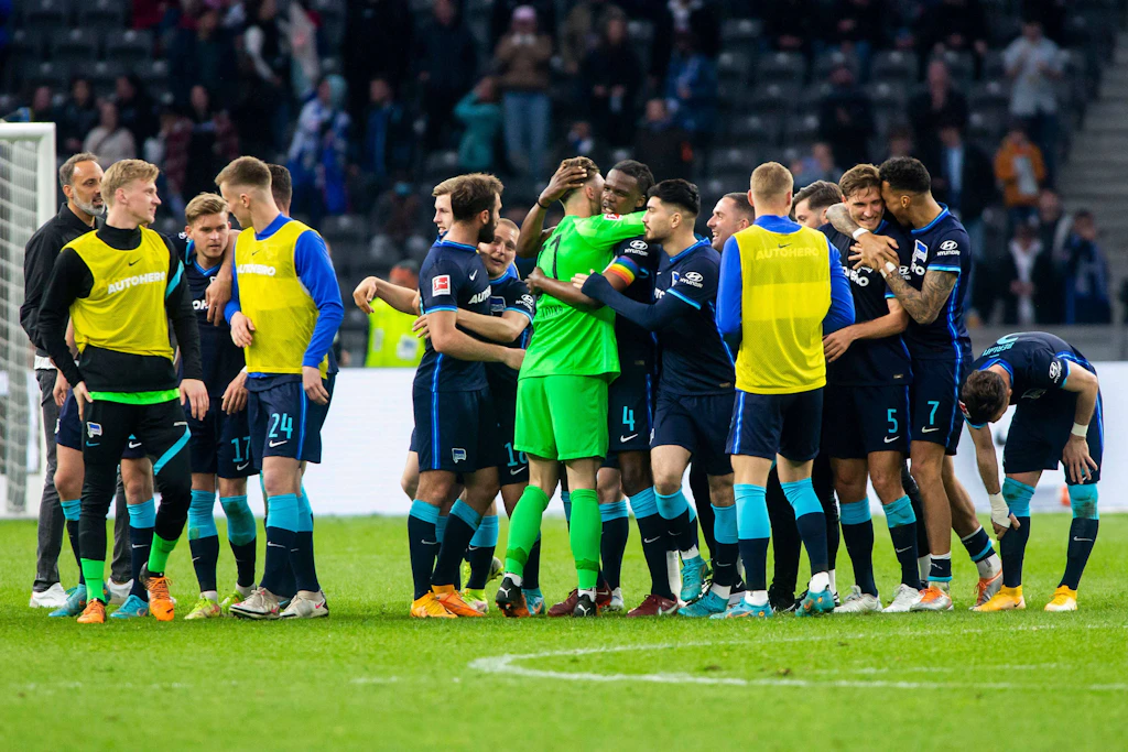 Hertha-Profis feiern nicht mit Fans in der Ostkurve, jetzt soll es einen Friedensgipfel geben