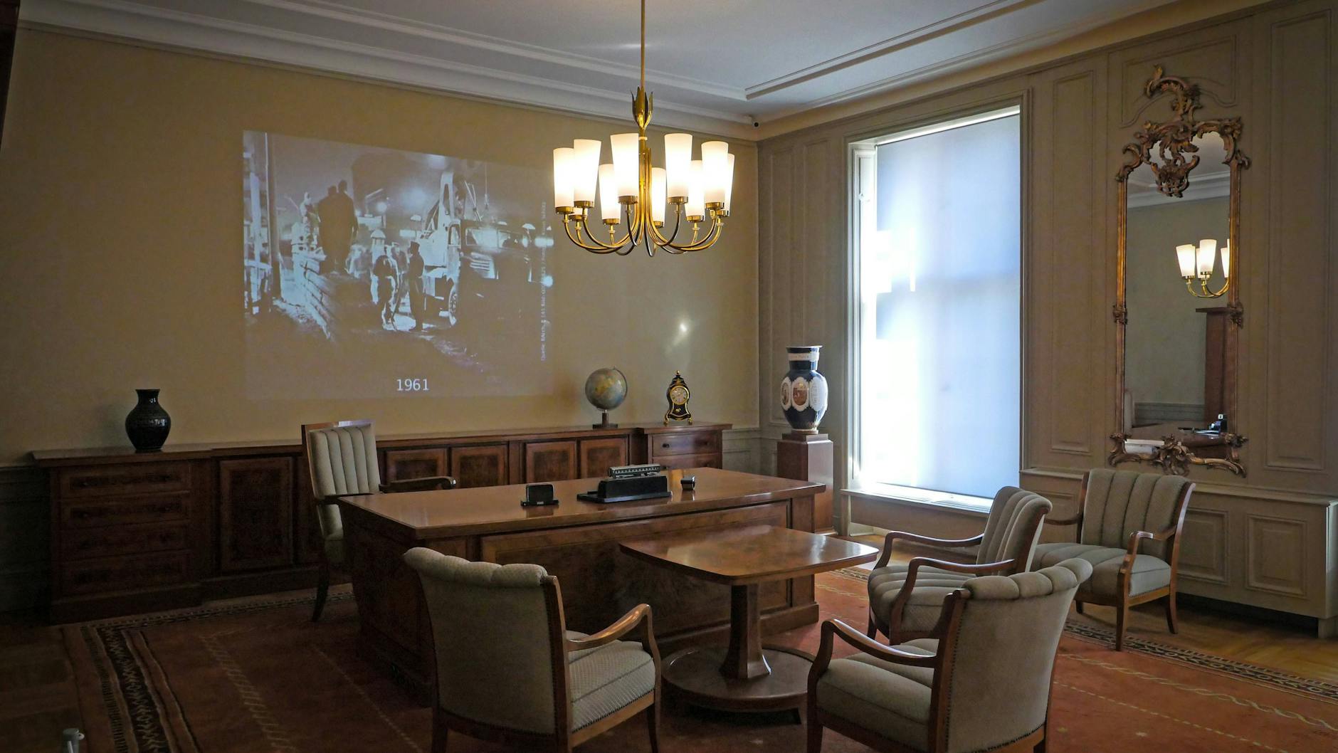 Das Arbeitszimmer des ersten und einzigen Präsidenten der DDR, Wilhelm Pieck. Es kann im Pankower Schloss Schönhausen besichtigt werden.