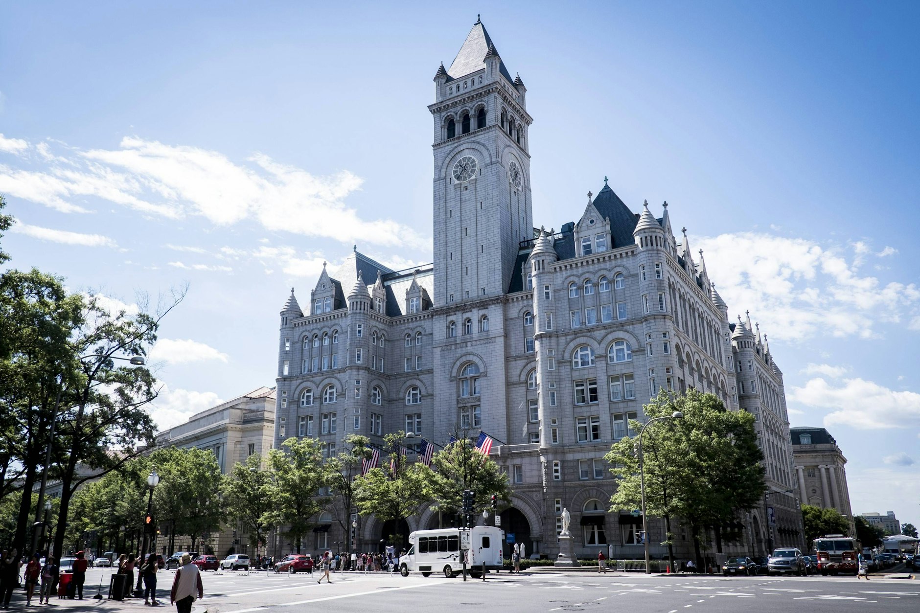 Neuromantischer Mix aus Schloss und Burg: das Trump-Hotel in Washington