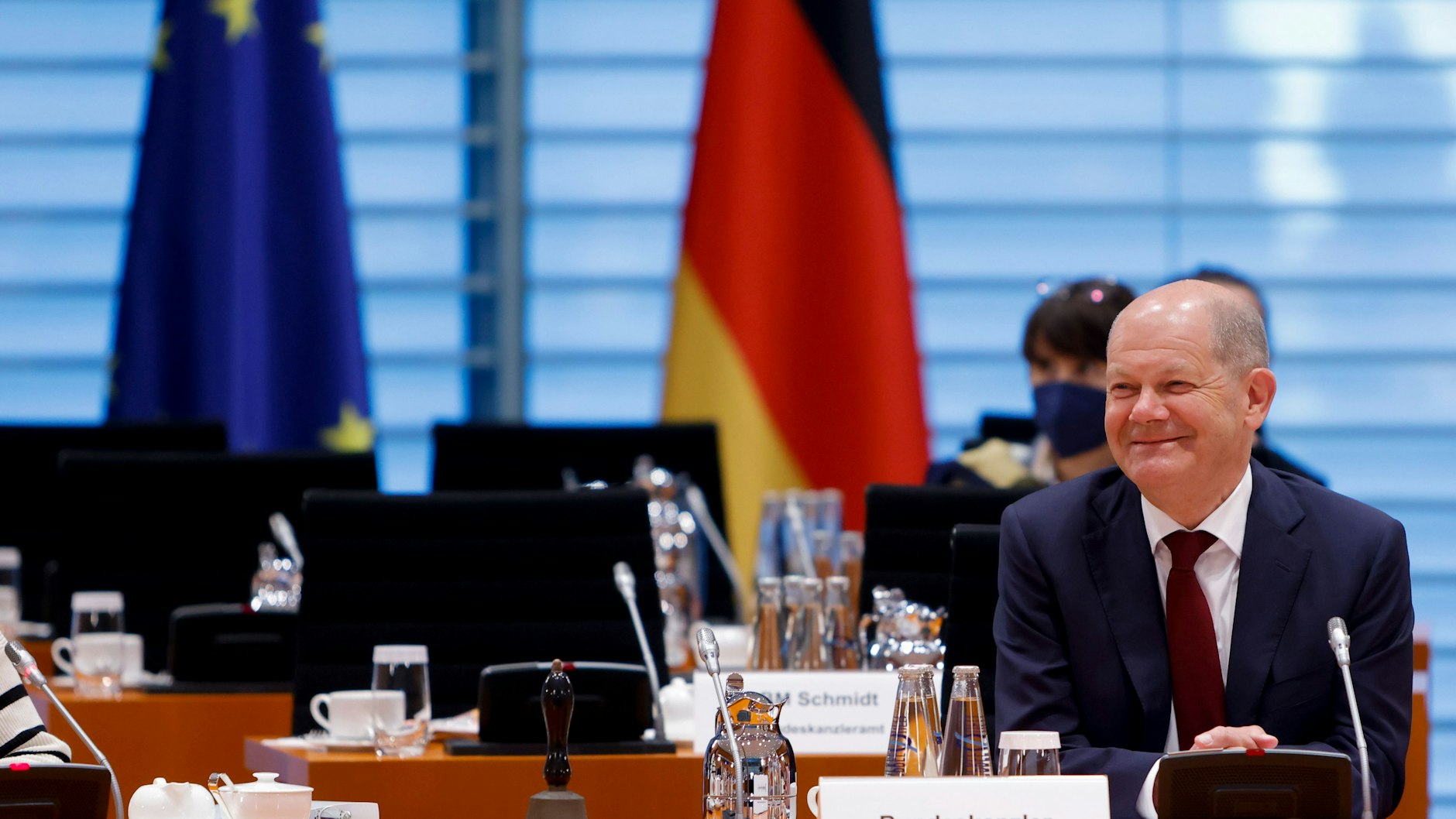 Er lächelt noch: Bundeskanzler Olaf Scholz.