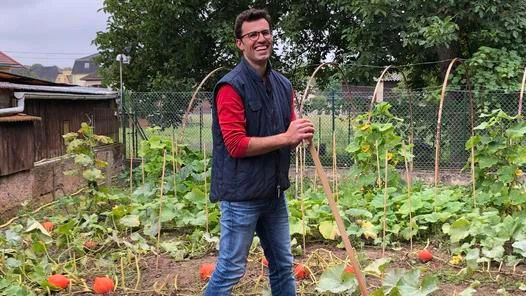 Frauenschwarm Justin sucht bei „Bauer sucht Frau International“ nach der Frau fürs Leben.