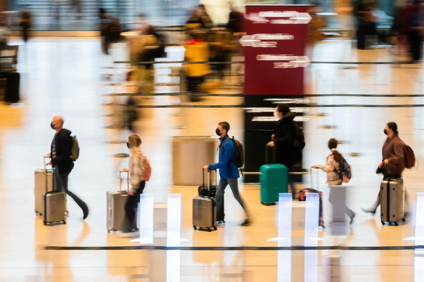 Bis Ostermontag rechnet der BER mit großem Andrang in beiden Terminals. Foto: Christoph Soeder/dpa