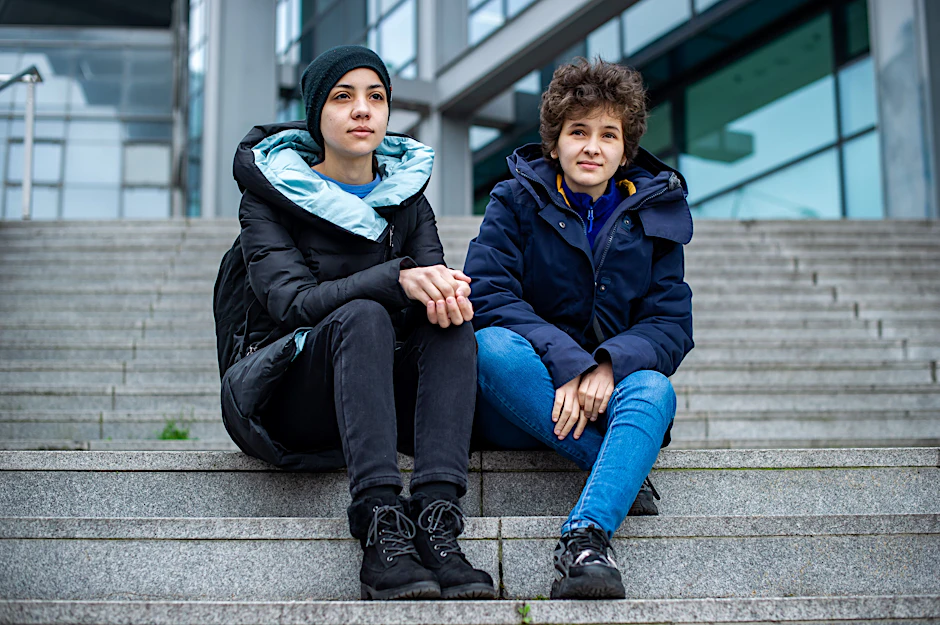Easy und Faith (r.) stammen aus Marokko, haben in Charkiw Medizin studiert. Sie sind nun in Berlin gestrandet.