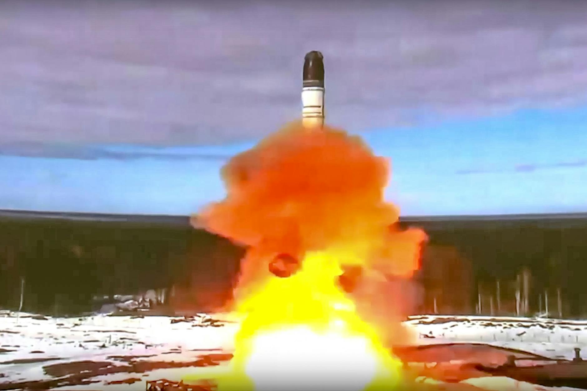 Test einer russischen Interkontinentalrakete, die Atomsprengköpfe in jeden Teil der Welt schießen könnte.