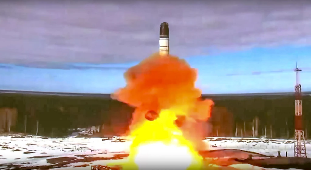 Atomwaffen, Hyperschall- und Interkontinentalraketen: Russland droht mit drittem Weltkrieg! Wie real ist die Gefahr?