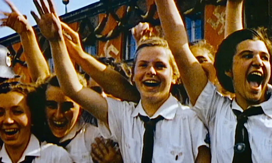 Ekstase für den Führer beim Bund Deutscher Mädel.