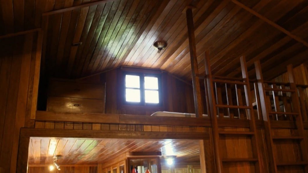 Bei Felix sollen die Hofdamen auf diesem Dachboden schlafen, der direkt mit dem Zimmer des Bauern verbunden ist.