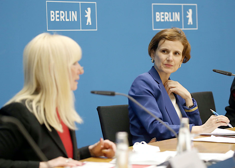 Innensenatorin Iris Spranger (l.) und Sozialsenatorin Katja Kipping bestritten am Dienstag die Senatspressekonferenz.