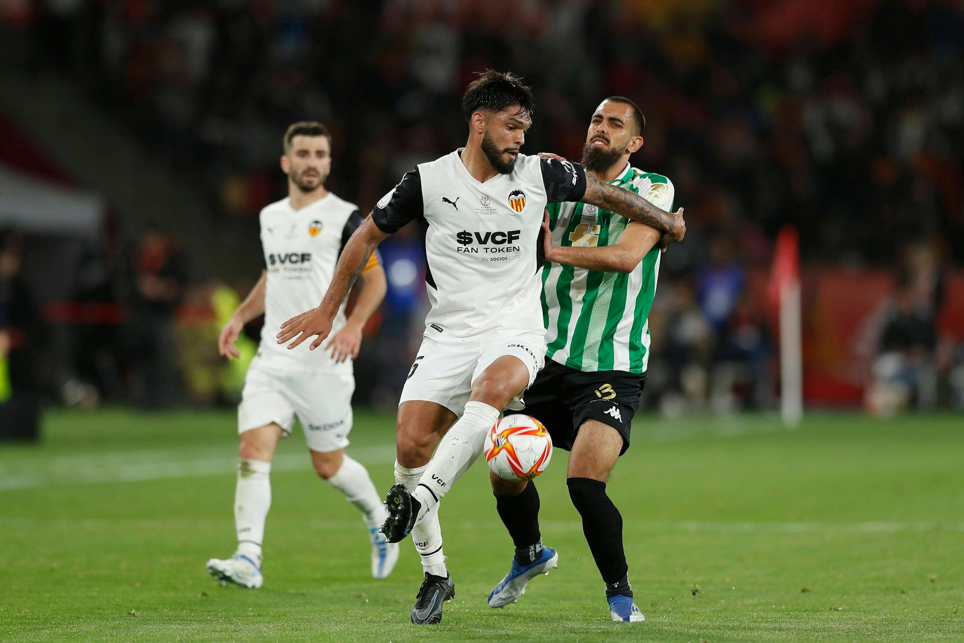 Omar Alderete im Valencia-Trikot beim spanischen Pokalfinale gegen Betis Sevilla. Alderete verlor 4:5 im Elfmeterschießen und weinte bittere Tränen.