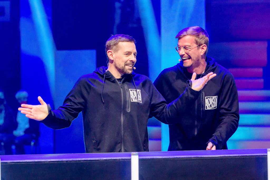 „Joko & Klaas gegen ProSieben“, die Show zum Nachlesen: Joko und Klaas vergeigen Fließband-Finale und werden die Werbe-Wichtel von ProSieben!