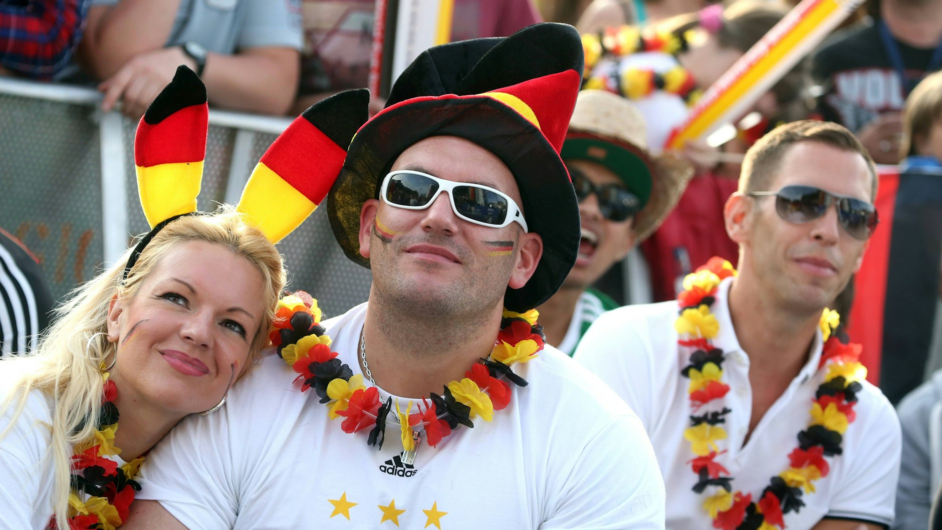 2014 wurde Deutschland Weltmeister. Der Fan hinter diesem Hutträger hat aber bestimmt nicht alles gesehen.
