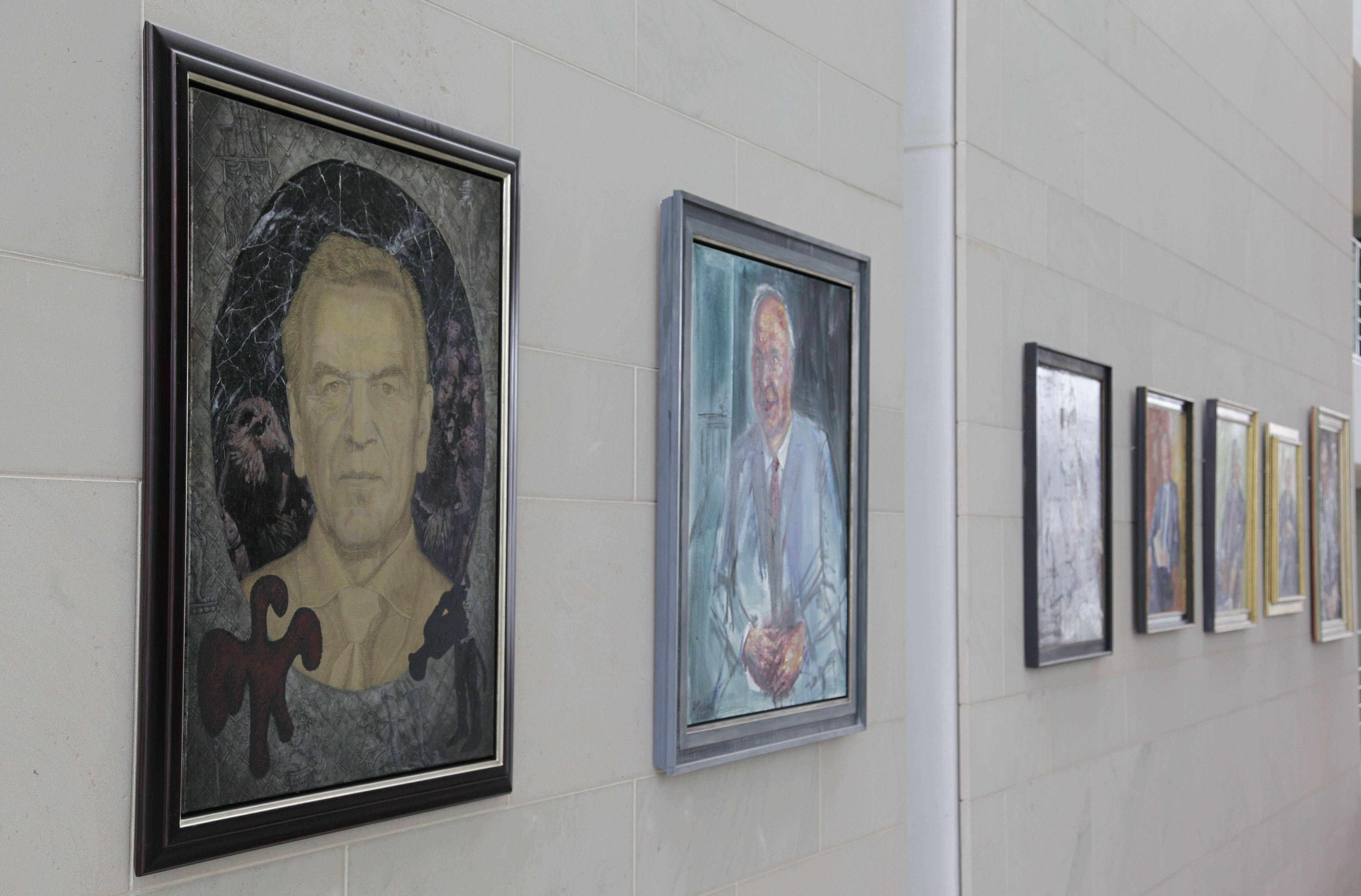 Image - Bildersturm im Kanzleramt – wird Schröders Porträt jetzt abgehängt?