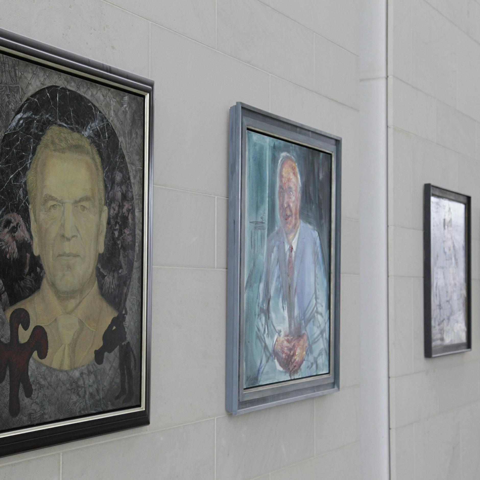 Bildersturm im Kanzleramt – wird Schröders Porträt jetzt abgehängt?