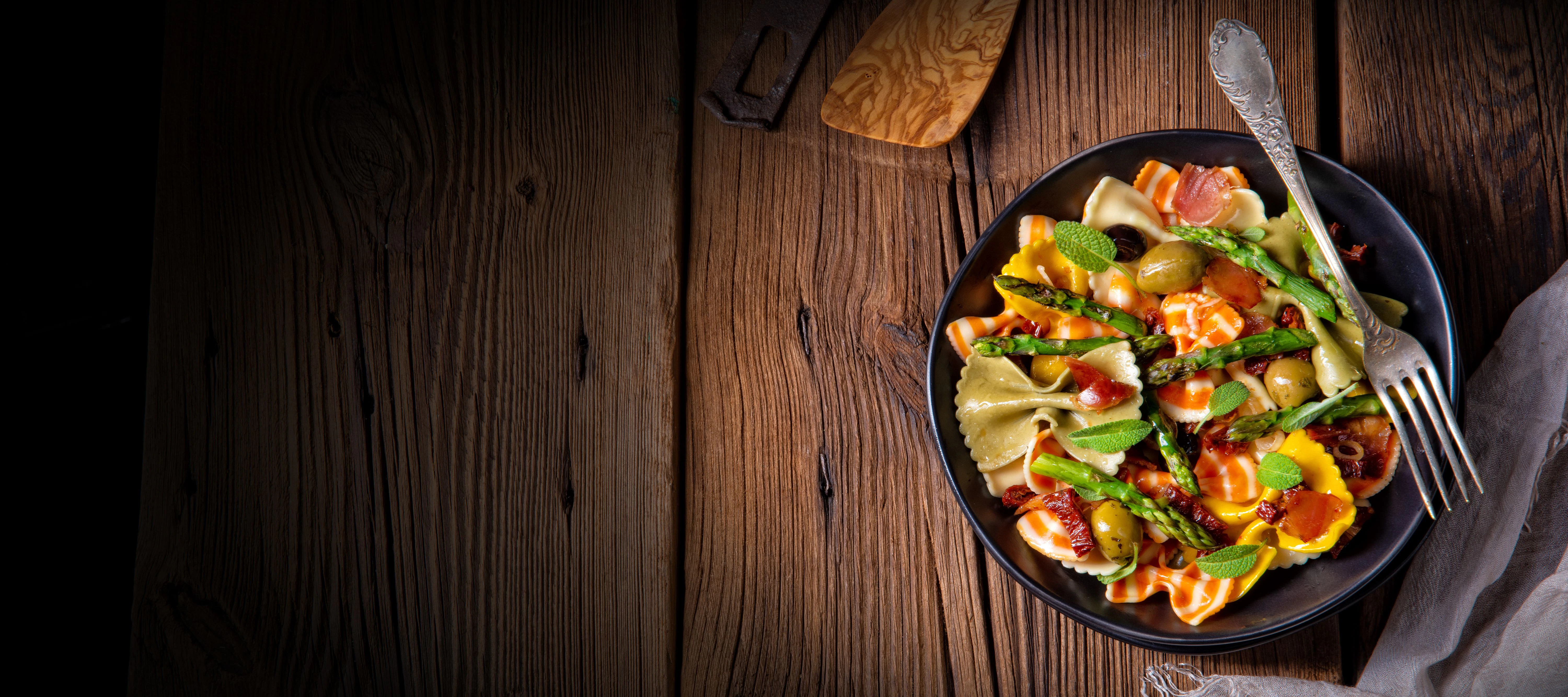 So lecker: Der Nudelsalat mit Spargel und Parmaschinken. 