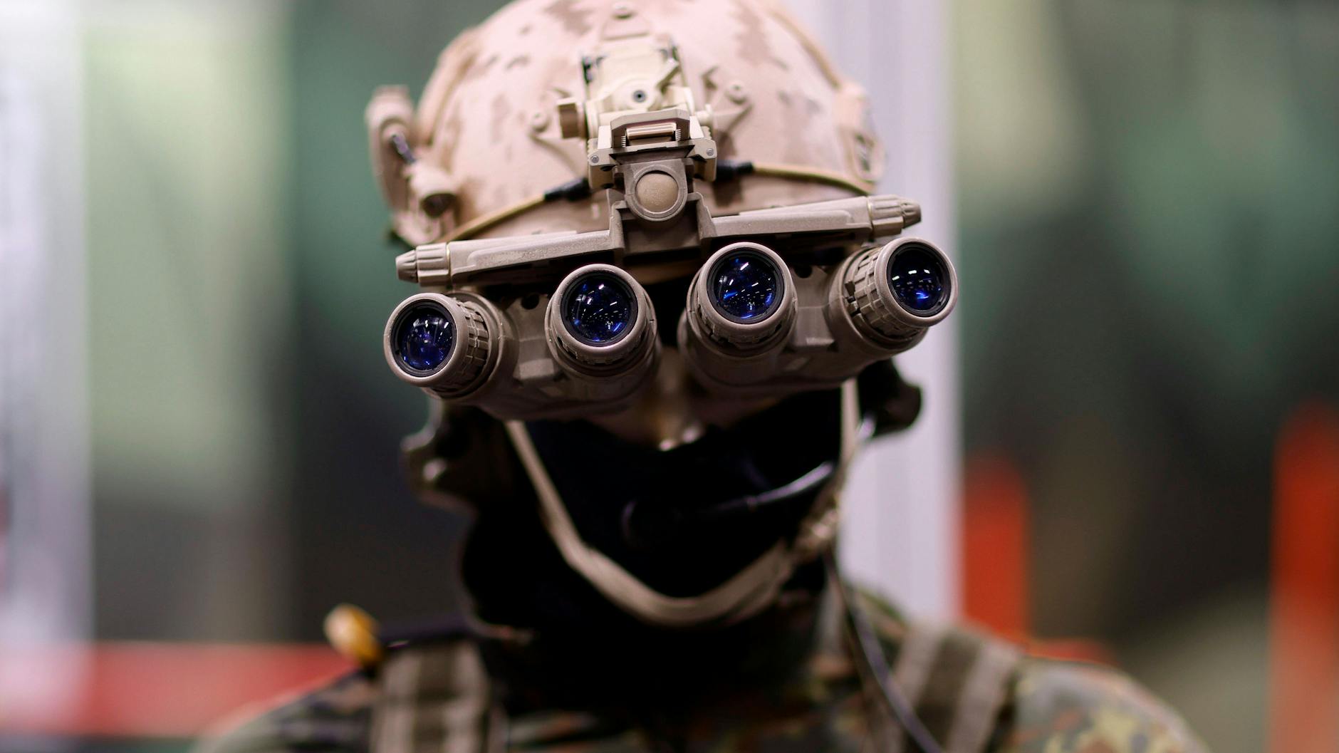 Kampfhelme und Nachtsichtgeräte fehlen den Bundeswehrsoldaten ebenso wie Munition und andere technische Ausrüstung. Das neue Sondervermögen soll Abhilfe schaffen.