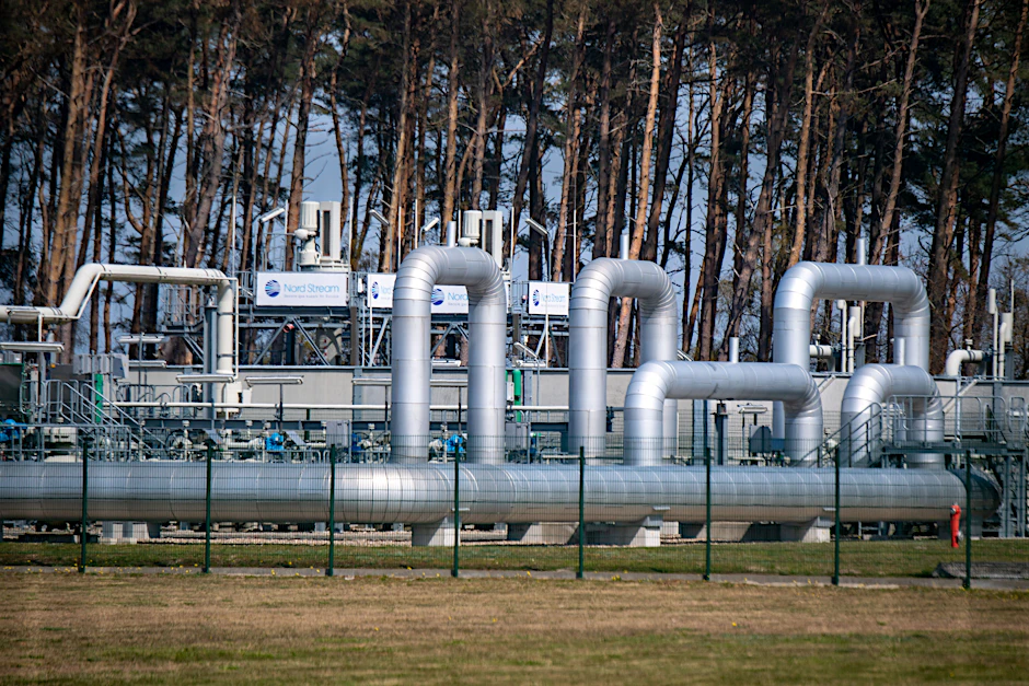 Lubmin, Mecklenburg-Vorpommern: Blick auf Rohrsysteme und Absperrvorrichtungen in der Gasempfangsstation der Ostseepipeline Nord Stream 1